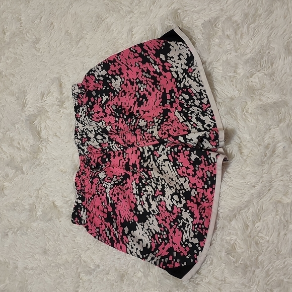 Nike Girls Dri-fit shorts - Picture 3 of 5